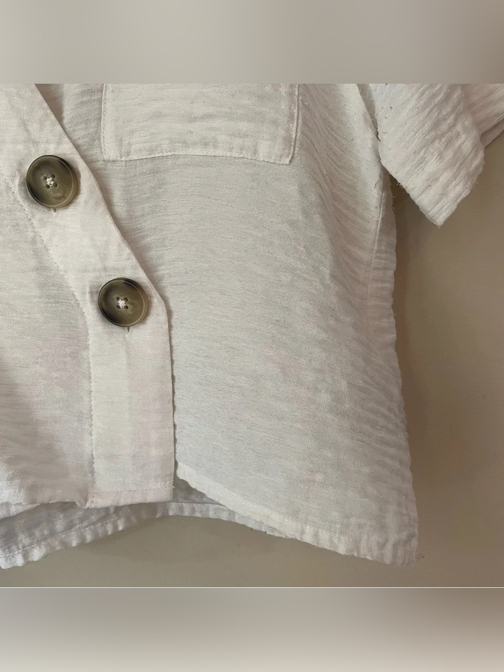 ICÔNE by SIMONS Asymmetrical Button Cropped Short Sleeve Blouse Women’s Small - Picture 4 of 6